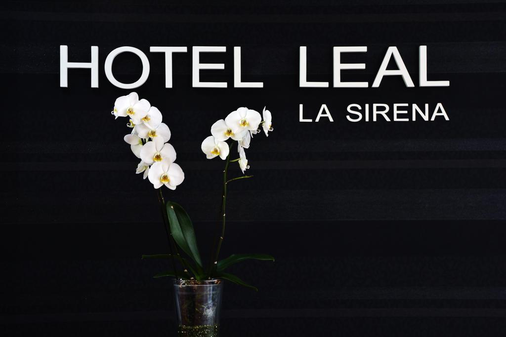 Hotel Leal - La Sirena Вилануева де Ароса Екстериор снимка